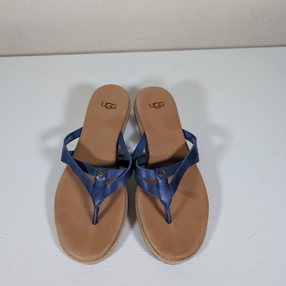 UGG Annice thong sandals blue leather straps and a tan footbed * NEVER been worn